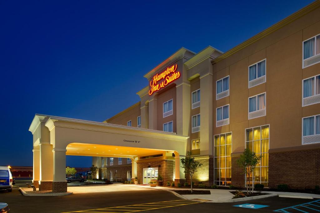 Hampton Inn & Suites - Buffalo Airport Main image 1